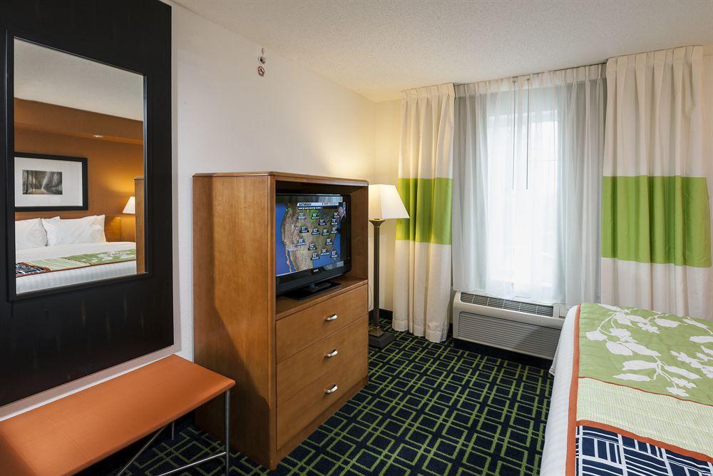 Fairfield Inn & Suites By Marriott Brunswick Freeport Pokoj fotografie