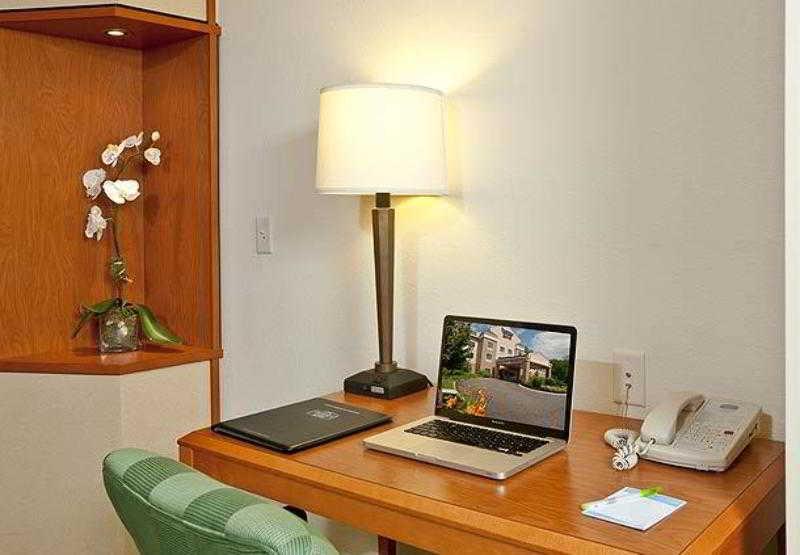 Fairfield Inn & Suites By Marriott Brunswick Freeport Pokoj fotografie